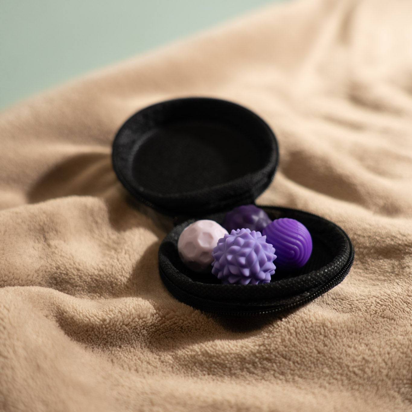 Magnetic balls
